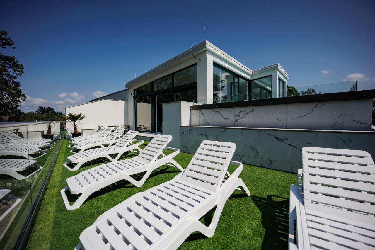 Villa Bauhaus Gold Siofok Exterior photo