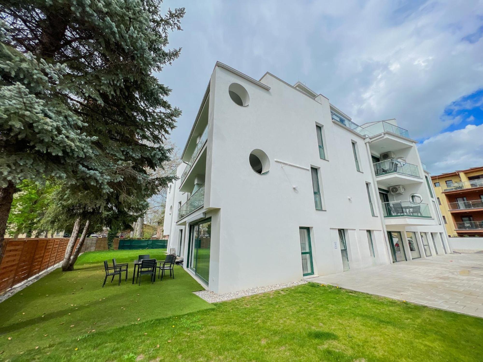 Villa Bauhaus Gold Siofok Exterior photo